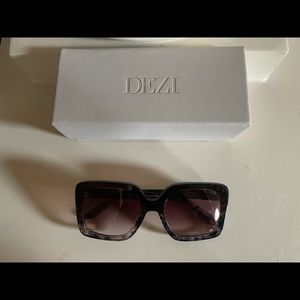 DEZI oversized sunglasses!